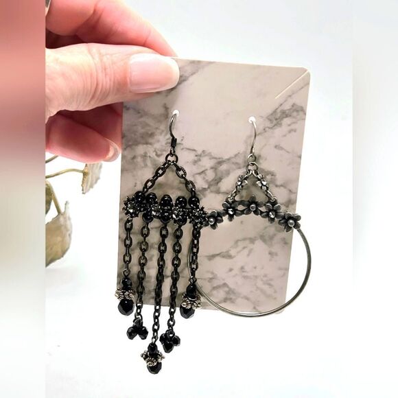 "5/$25" Mismatched Gunmetal Chandelier Pewter Finish Floral Hoop Dangle Earrings - Picture 1 of 8